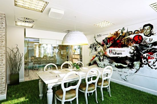 Unconventional-Office-Space-Design-with-grass-rug