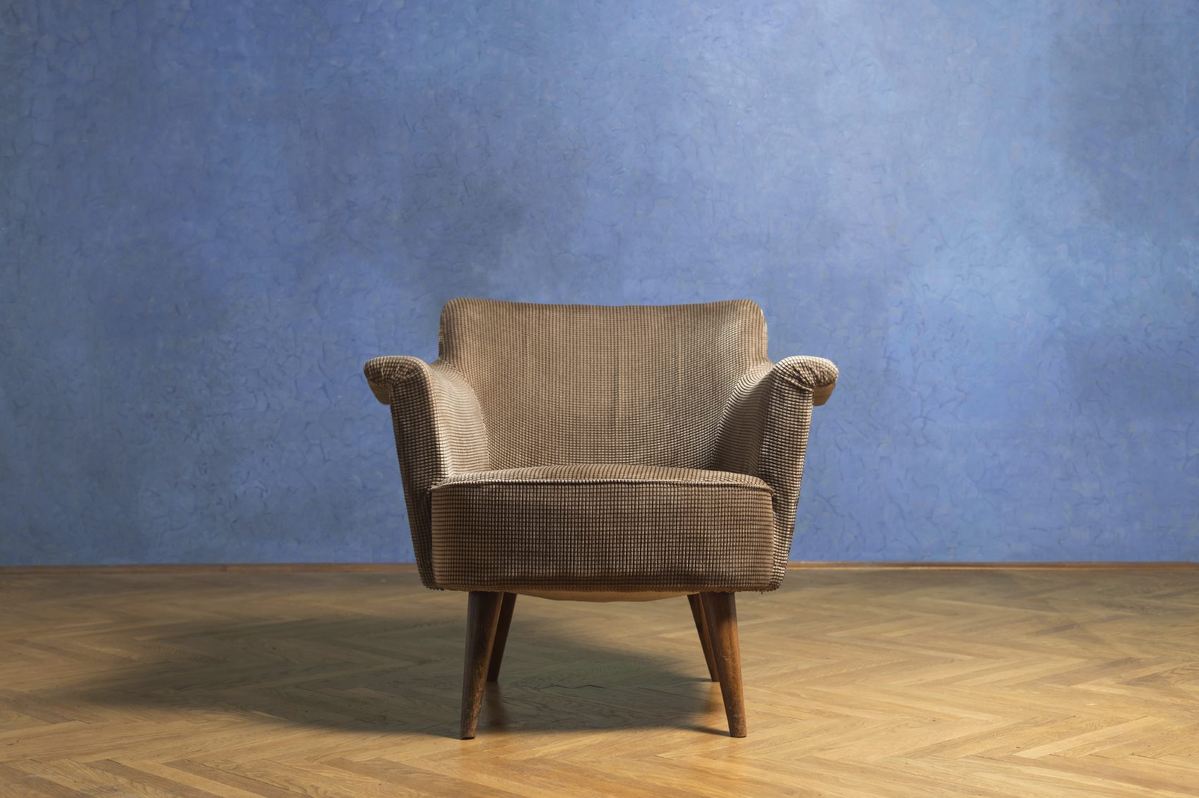 sillón de diseño tapizado