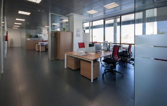 Así fue el proyecto de mobiliario de oficina en la sede de DMG MORI SEIKI Ibérica en Madrid