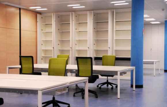 Instalación de mobiliario en las oficinas en Madrid de Cefla Ibérica