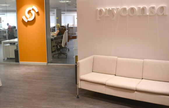 Equipamiento de muebles en las nuevas oficinas de Pryconsa