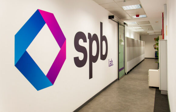 SPB, oficinas con un mobiliario moderno