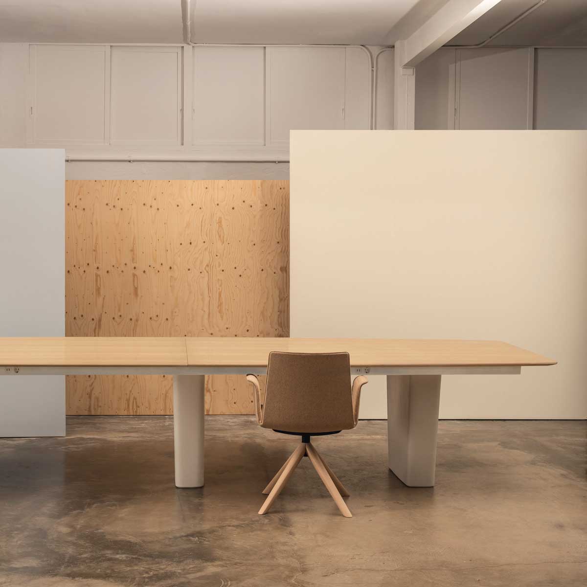status conference table andreu world 4