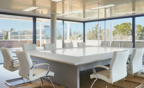 ERGONOMÍA Y ELEGANCIA: EL CONSEJO GENERAL DE ENFERMERÍA SE ACTUALIZA CON MOBILIARIO DE ALTA DIRECCIÓN