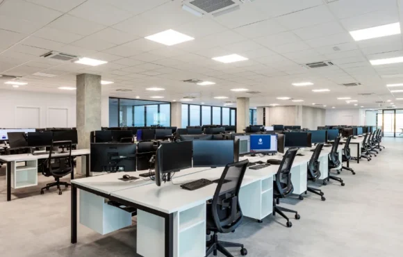 Equipamiento de Oficina en Madrid: Polaris apuesta por el confort y la ergonomía en su nueva oficina