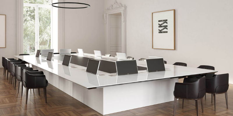 Mesa-de-reunion-kubo-mesa-de-consejo-con-pantallas-monitorizadas-LAMBDA3
